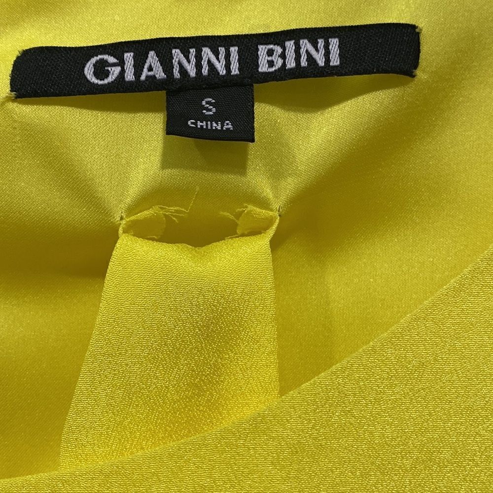 Beautiful Yellow Dress With Lace Design By Gianni Bini. Size Small. - Picture 6 of 8